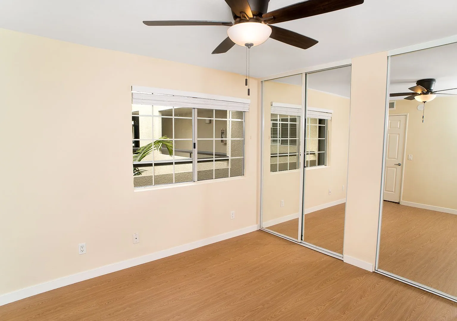 Warner Center 2 Bedroom + Loft Condo for Rent in Woodland Hills! — Photo 4