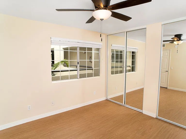 5500 Owensmouth Ave #329 — Photo 4