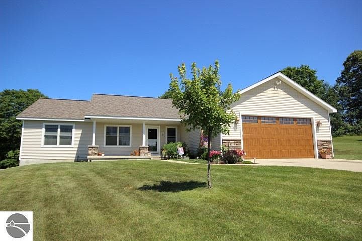 1st image of 4740 Fairway Dr