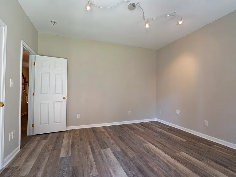 14136 Winford Ln — Photo 4