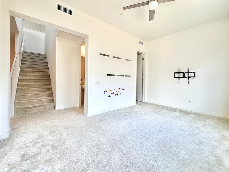 4776 S Ansley Ave — Photo 8