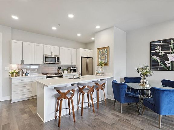 4th image of 900 Bartholomew St #211