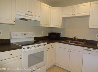 103 Amberly Dr UNIT B, Manalapan, NJ 07726