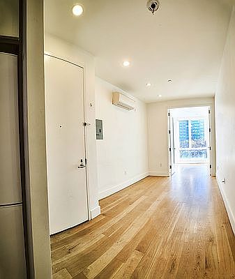 4th image of 87 Montrose Ave #2B