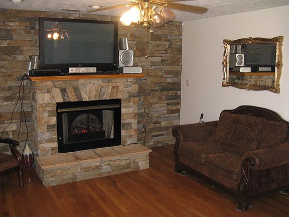 3rd image of 145 Blackberry Ln