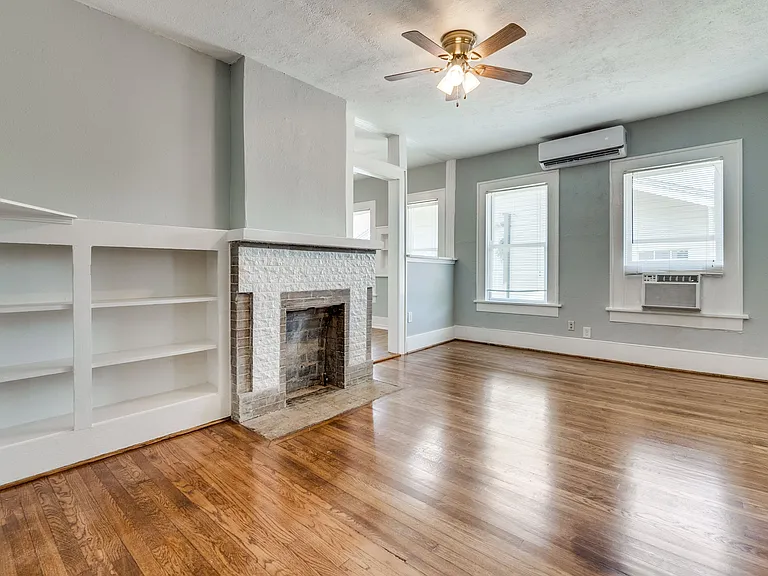 5211 Worth St #6 — Photo 1