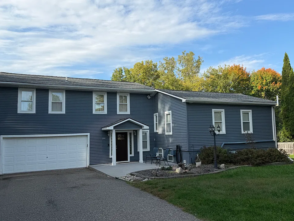290 Shamrock Hl