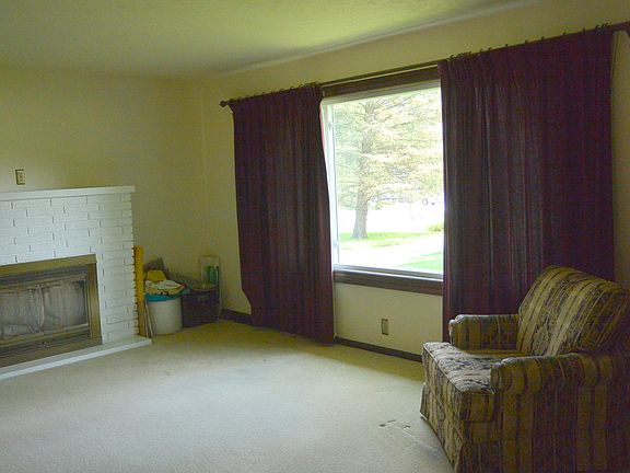 5th image of 2571 Douer St