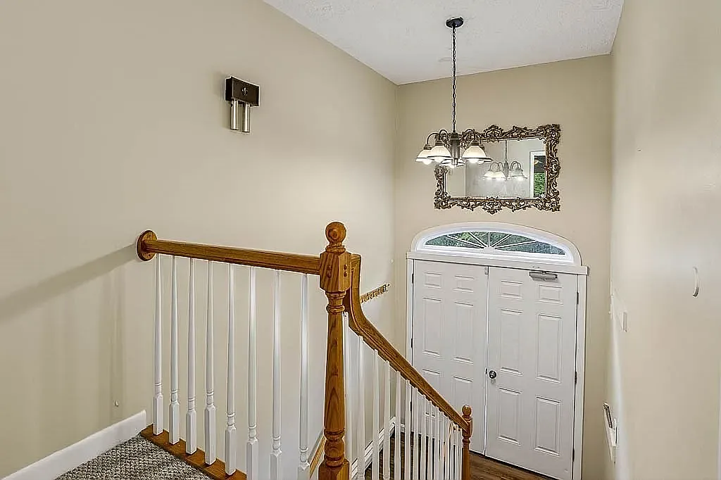 4 bed, 2016 sqft, $3,750 — Photo 3
