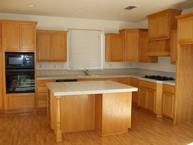 1902 Foster Way photo 1