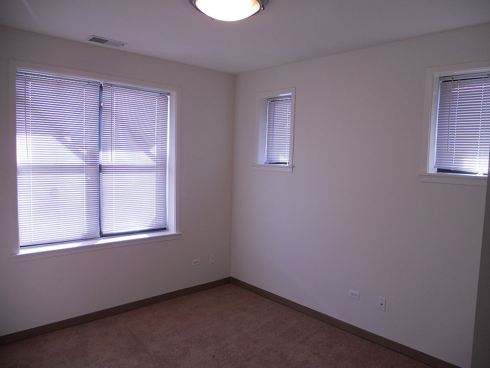 1st image of 707 E 38th Pl APT 302