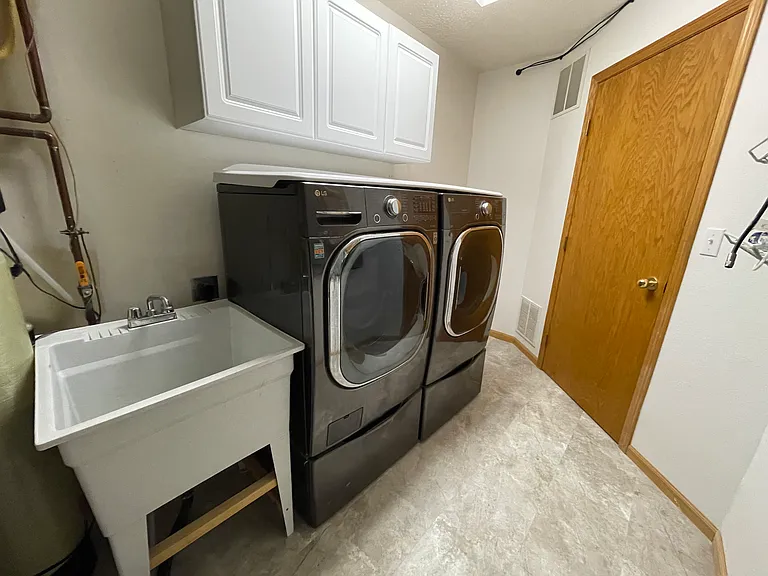 2706 Wheatland Dr S — Photo 4