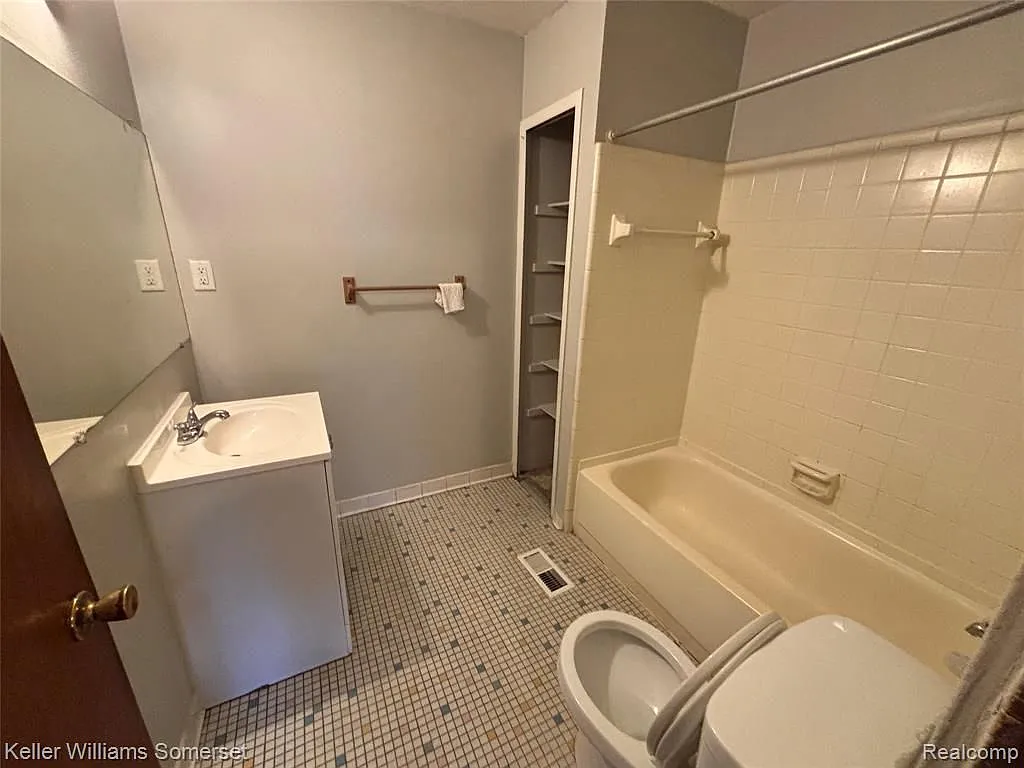 1 bed, 1.0 bath, 800 sqft, $875 — Photo 4