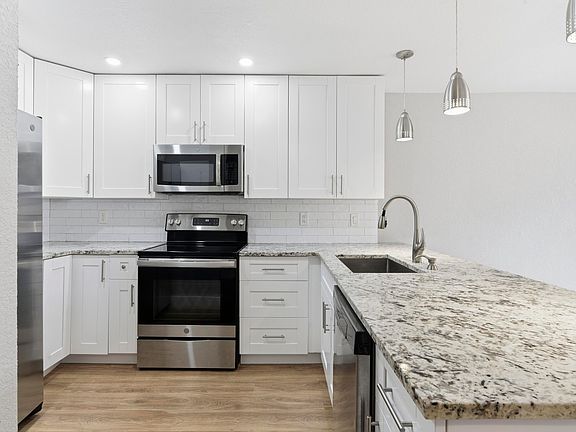5th image of 401 W Cypress Way