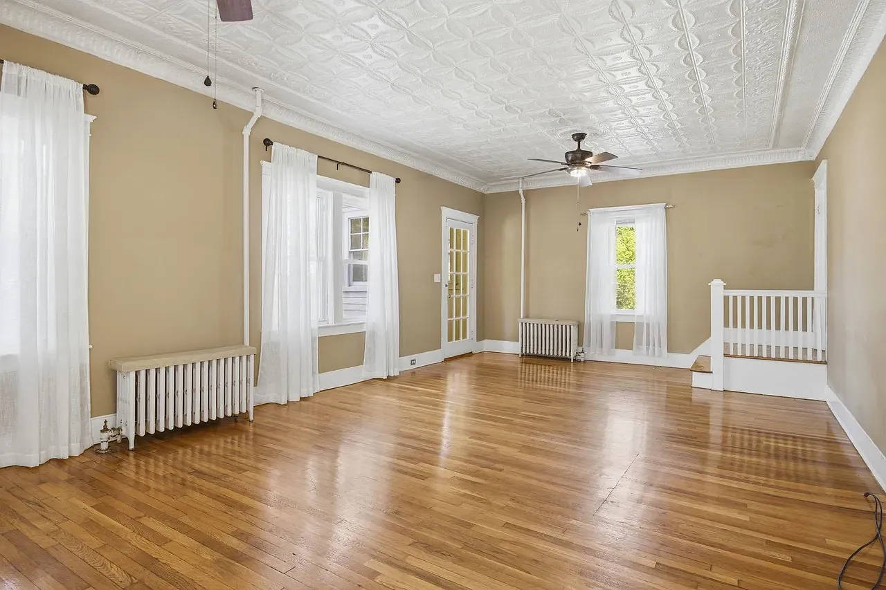 4 bed, 2030 sqft, $2,950 — Photo 2