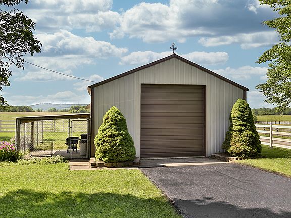 2nd image of 4651 Benson Pike