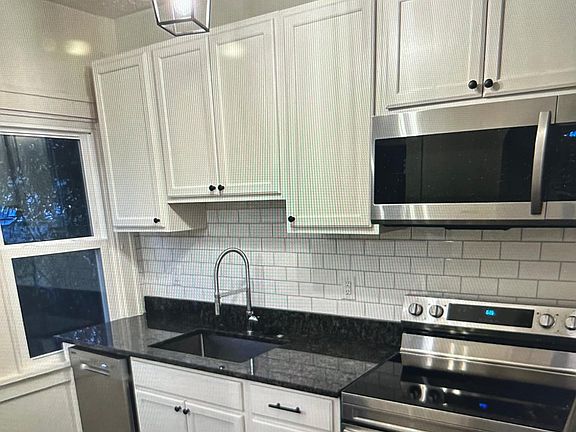 5th image of 811 E 52nd St #811