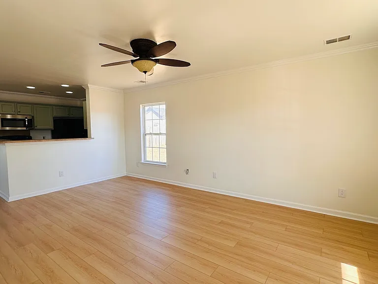 1136 Moss Grove Dr — Photo 3