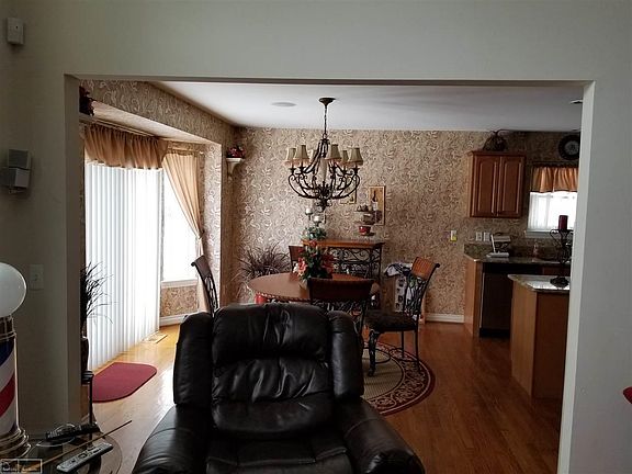 5th image of 21221 Oakridge Dr