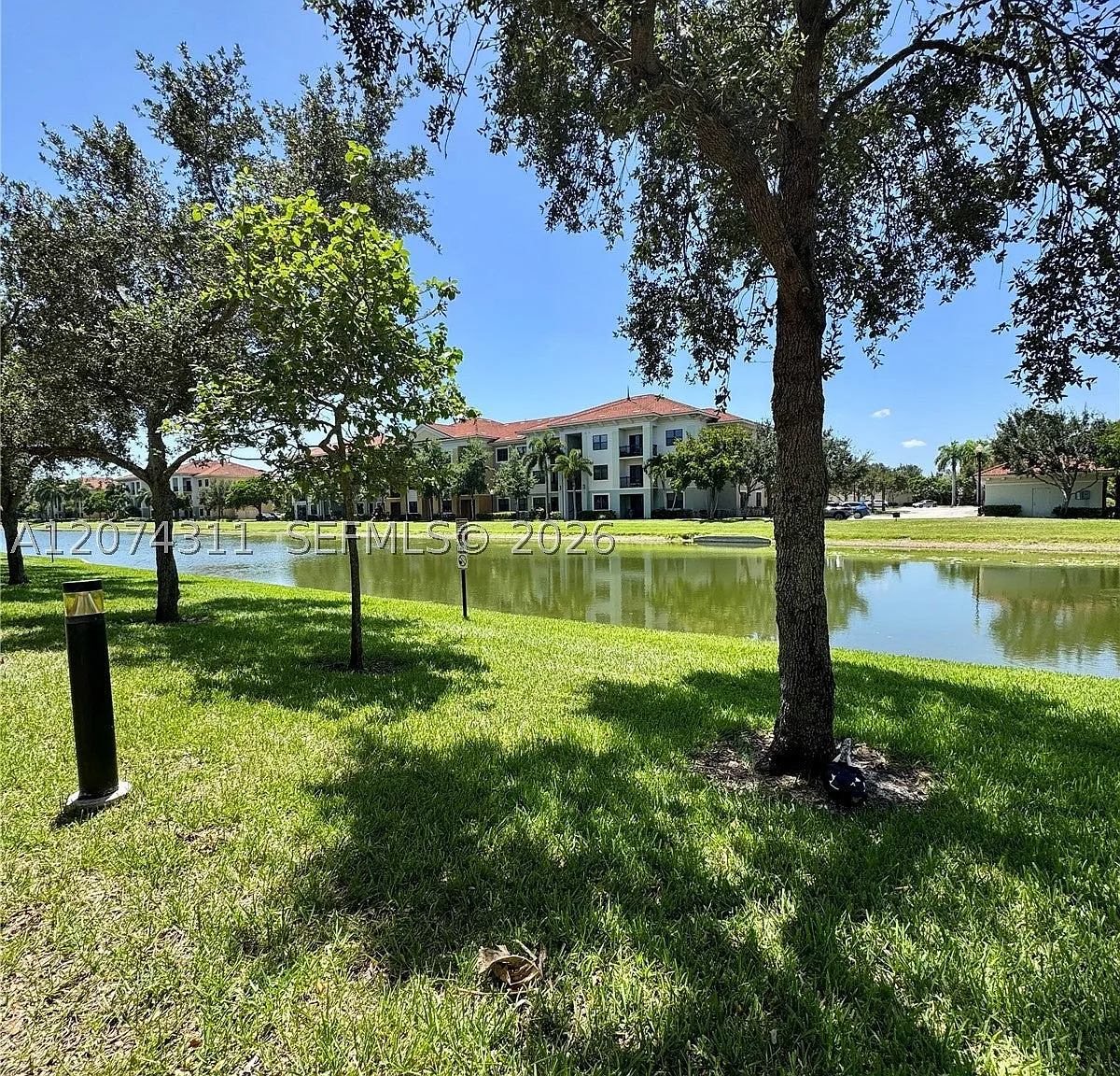 2 bed, 2.5 bath, 1628 sqft, $2,999 — Photo 4