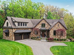 90 Lancaster Ct, Moreland Hills, OH 44022