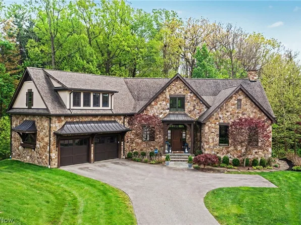 90 Lancaster Ct, Moreland Hills, OH 44022