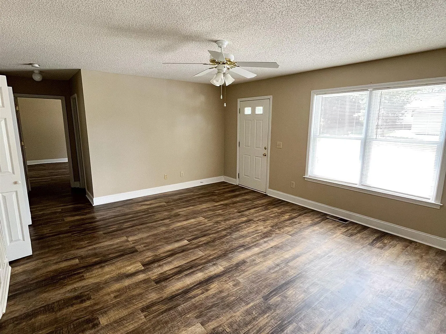 2 bed, 950 sqft, $1,100 — Photo 4