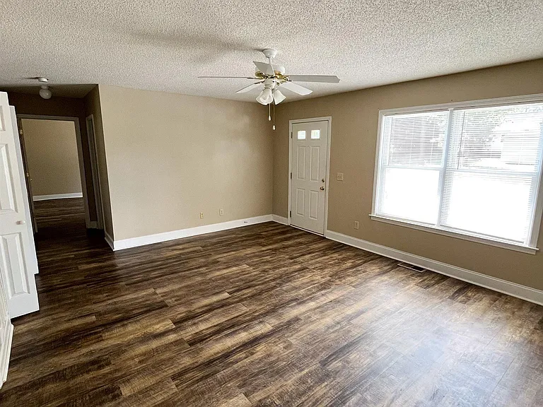 2446 Watson St #B — Photo 4