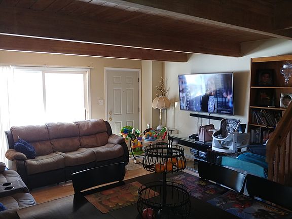 4th image of 439 Meadow Green Ln #439