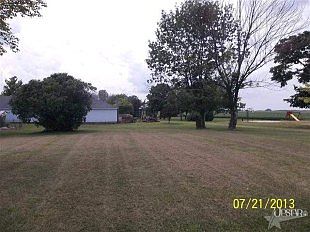 Side yard next to garage