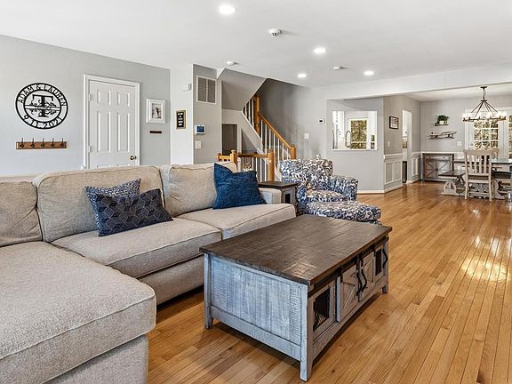 3rd image of 11928 Thurloe Dr
