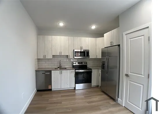 3221 N 13th St #B — Photo 5