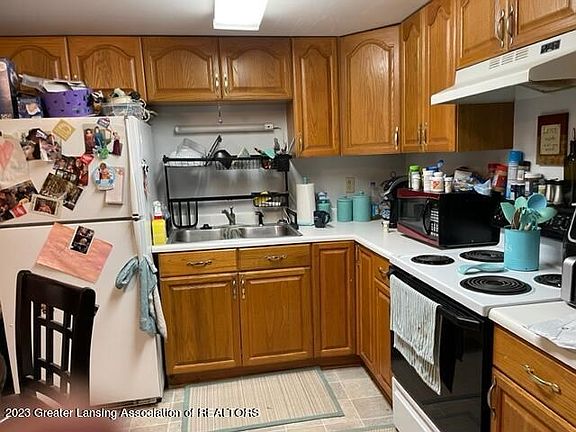 4th image of 901 N Lansing St