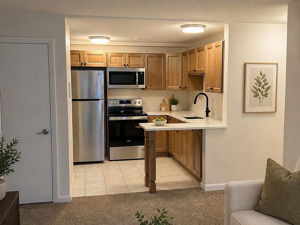 2nd image of 596 American Legion Hwy APT 1
