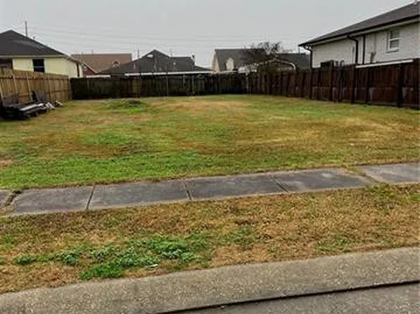 8316 Creole Dr, Chalmette, LA 70043