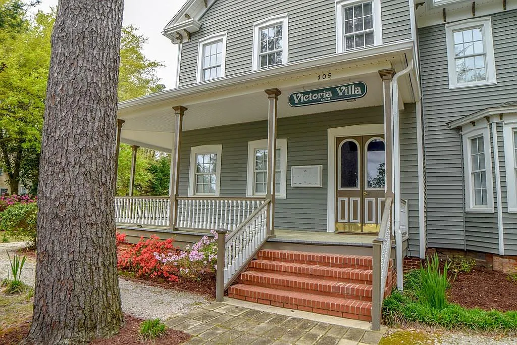 2 bed, 1.0 bath, 900 sqft, $1,600 — Photo 2