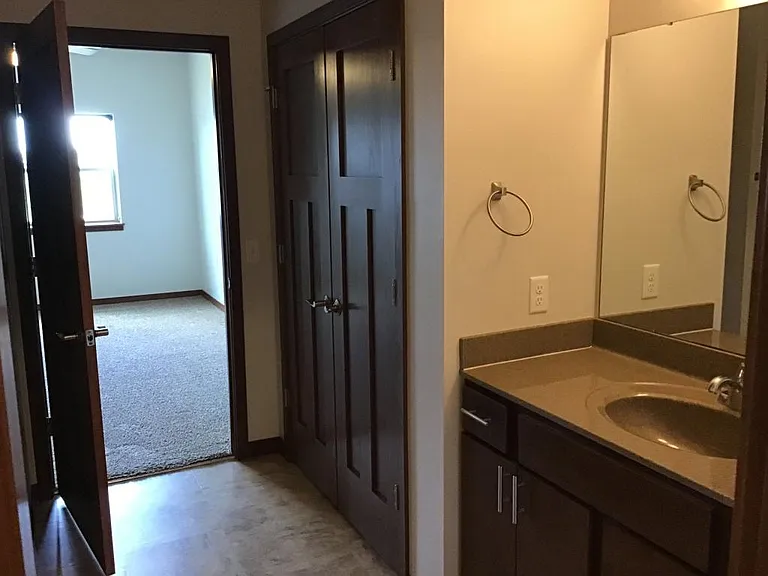 128 E Wisconsin St — Photo 12