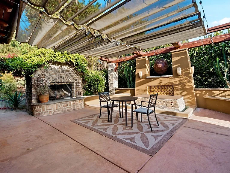 825 Gonzales St — Photo 23