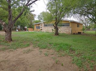 7621 Fm 327, Elmendorf, TX 78112