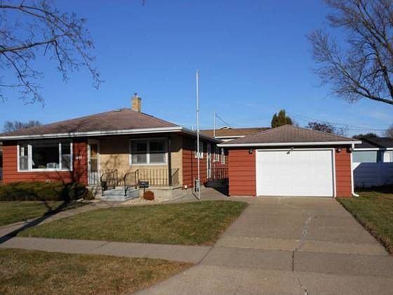 1st image of 1610 Kraemer Dr
