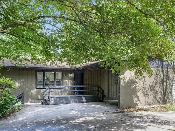 211 Greenbrier St, Franklin, NC 28734