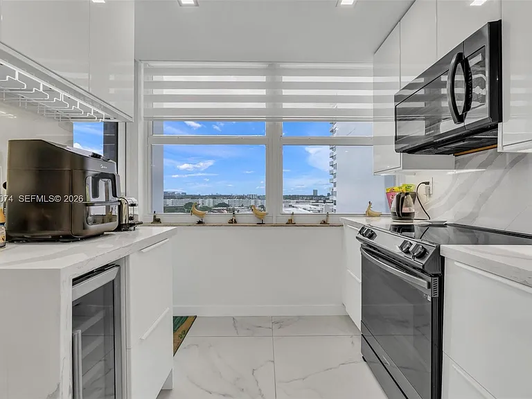 18071 Biscayne Blvd #901 — Photo 13