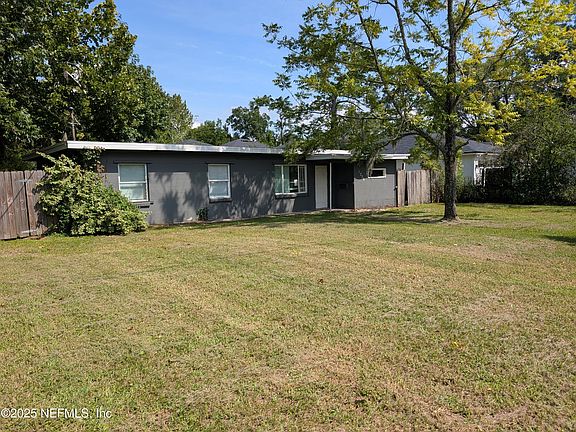 3rd image of 1339 ELLIS Road S