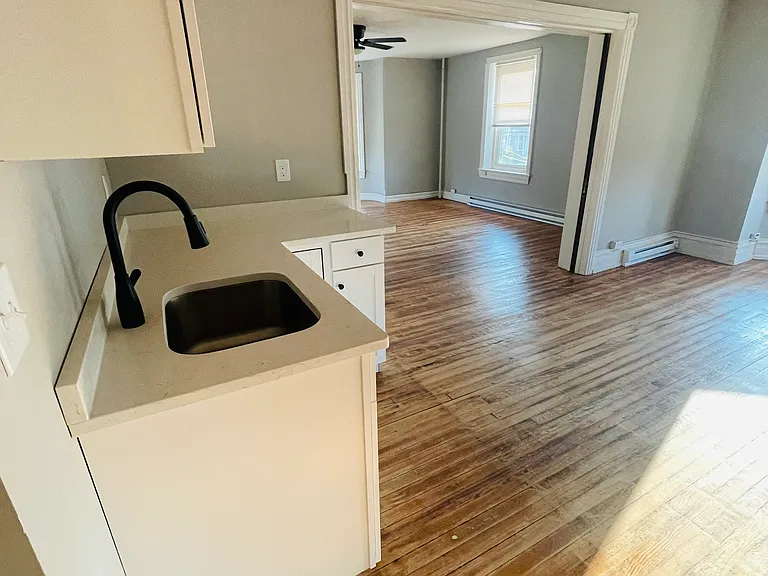 110 E Main St #2A — Photo 4
