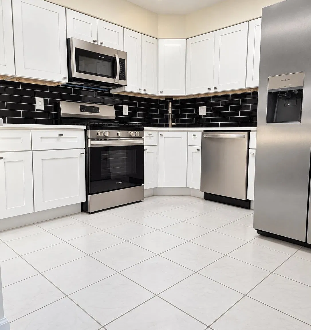 3 bed, 2.0 bath, 1950 sqft, $3,500 — Photo 3