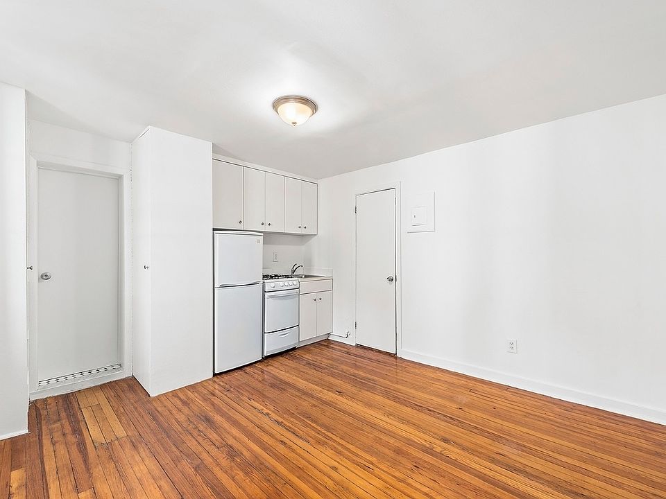 2nd image of 5 Minetta Ln #3A