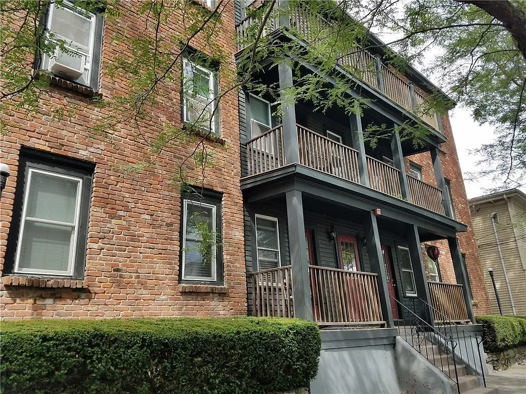 2 bed, 780 sqft, $2,100 — Photo 2