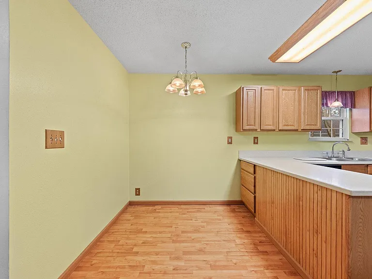 122 Beach Dr — Photo 17