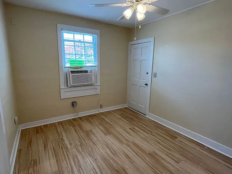 1128 Margaret St — Photo 3