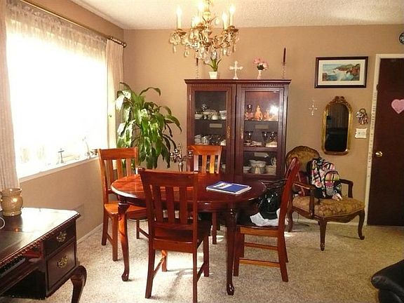 5th image of 1704 Briarwood Dr